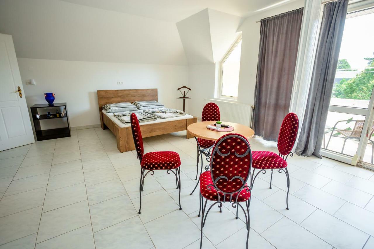 Teraszos Vendeghaz Apartment Keszthely Bagian luar foto